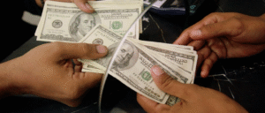 Gobierno de EU endurece controles de envío de remesas hacia México