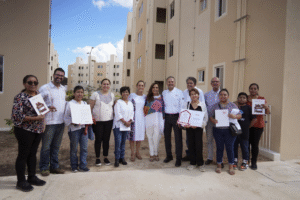 Claudia Sheinbaum entrega viviendas y escrituras en Playa del Carmen