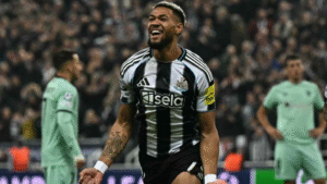 Newcastle vence 2-0 al Athletic Club y complica su regreso a la Champions League