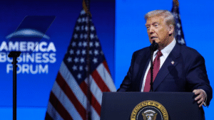 Trump afirma que bombardeos contra “carteles terroristas” no se limitan a Venezuela