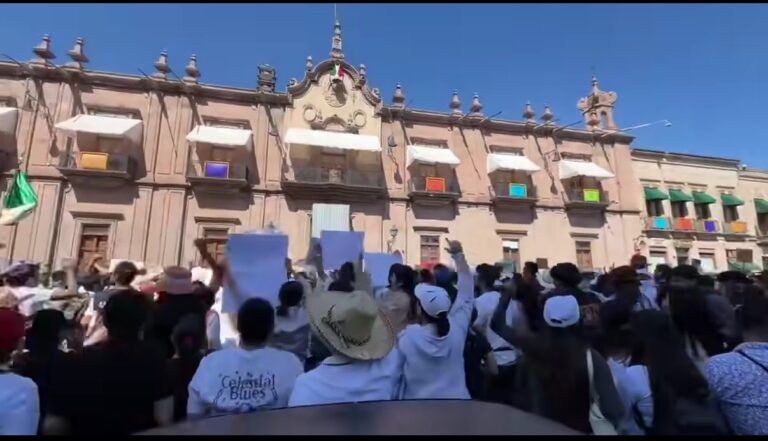 Continúan protestas en Michoacán por el asesinato del alcalde de Uruapan