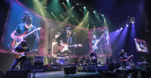 Caifanes abre serie de conciertos con lleno total en el Palacio de los Deportes