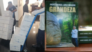 Santa Claus en el Senado: Adán Augusto reparte 17 mil libros de AMLO