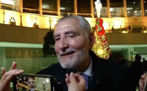 Adán Augusto dice que libros del Senado los pagó con recursos propios