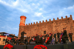SEMAR ofrece concierto navideño en la explanada del Palacio de Cortés en Cuernavaca