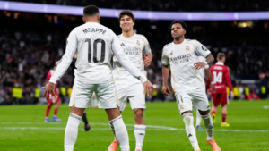 Real Madrid vence al Sevilla 2-0 y Mbappé iguala registro goleador de CR7