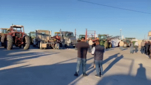 Bloqueo en garita de Mexicali por protesta contra reforma a la Ley de Aguas