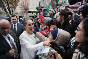 Sheinbaum se reúne con comunidad mexicana en Washington