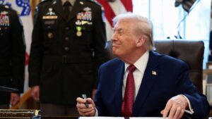 Trump amenaza con cortar fondos por ciudades santuario