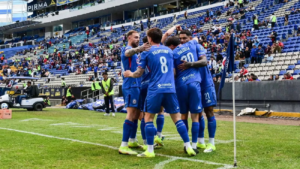 Cruz Azul debuta en el Cuauhtémoc con triunfo 2-0 sobre Atlas