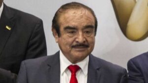 Líder sindical de CFE supera tope salarial constitucional