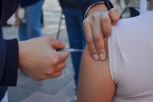 El cubrebocas no frena el sarampión; vacunación es la solución