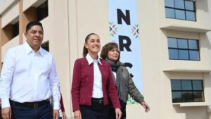 Sheinbaum amplía beca a la Rosario Castellanos