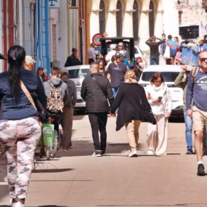 Hoteles en Cuba suspenden operaciones por crisis de combustible