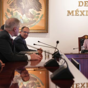 México firma acuerdo con Moderna, Liomont y Birmex para producir vacunas