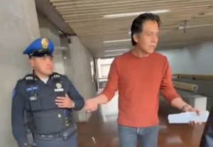 Reportan salida de Marx Arriaga de la SEP tras intento de desalojo