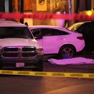 Ataque armado deja tres muertos y cuatro heridos frente a bar en Puebla