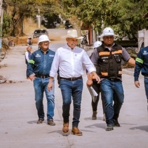 Urióstegui supervisa obras de pavimentación y agua potable en Cuernavaca