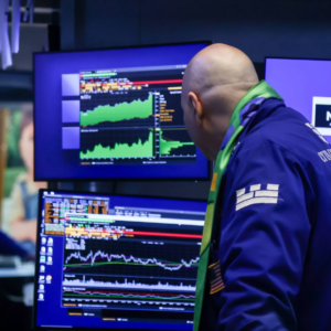 Wall Street sube tras fallo de la Corte Suprema contra aranceles de Trump