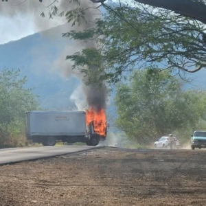 Incendios y bloqueos se extienden a Colima y  Guanajuato