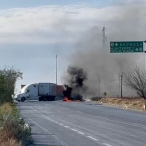 Bloqueos e incendios dejan incomunicada a Reynosa
