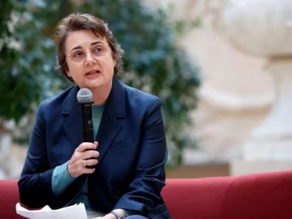 Dimite Laurence des Cars como directora del Museo del Louvre