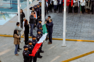 Ayuntamiento de Cuernavaca realiza izamiento por el Día de la Bandera