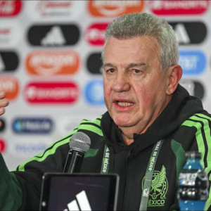 Javier Aguirre evita pronunciarse sobre temas políticos previo al México vs Islandia