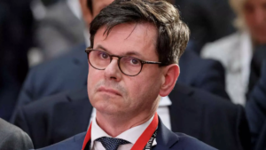 Christophe Leribault asume la dirección del Louvre tras crisis de seguridad