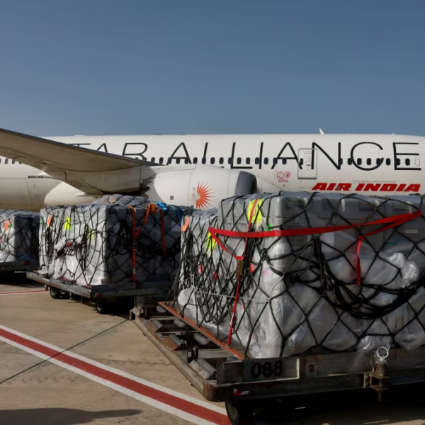 Aerolíneas suspenden vuelos en Medio Oriente tras ataques a Irán