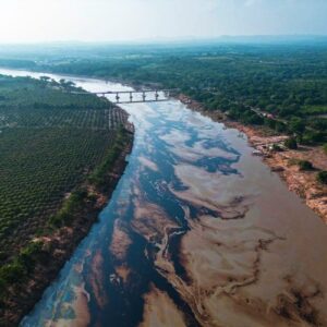 Derrame de petróleo continúa afectando costas de Veracruz