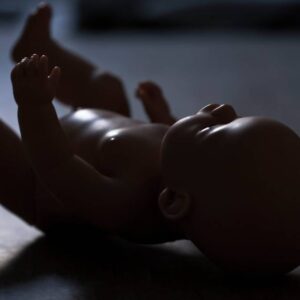 Buscan identificar a 11 bebés hallados sin vida en Edomex