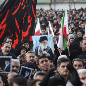 Clérigos iraníes eligen al sucesor de Jameneí en medio de escalada militar