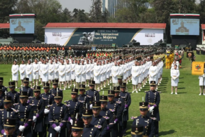 Sheinbaum reconoce a mujeres de las Fuerzas Armadas en ceremonia por el 8M