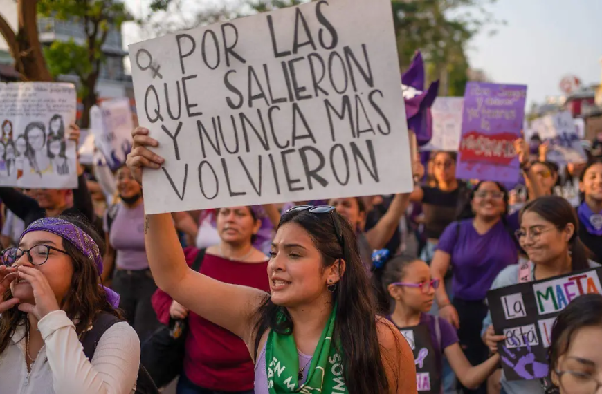 Miles de mujeres marchan en México este 8M para exigir justicia y seguridad