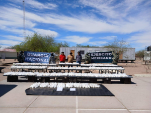 Fuerzas federales decomisan más de 2.7 toneladas de droga y detienen a 69 personas