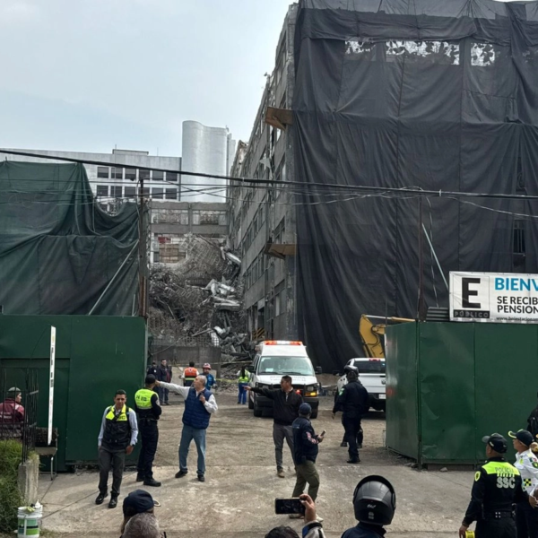 Colapsa edificio en demolición en San Antonio Abad; reportan un muerto