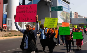 Taxistas levantan bloqueo en el AICM tras acuerdo con autoridades