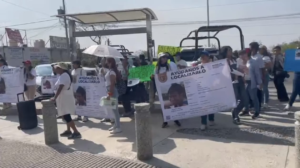 Familiares marchan en Temixco para exigir localización de joven desaparecido