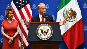 Embajador de EU destaca reunión Harfuch-DEA