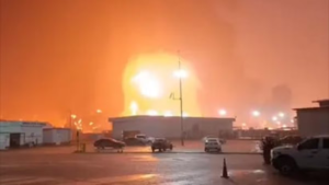 Incendio cerca de la Refinería Olmeca en Tabasco alarma a pobladores