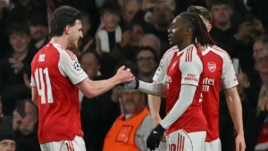 Arsenal vence a  Bayer Leverkusen 2-0 y avanza a cuartos de final