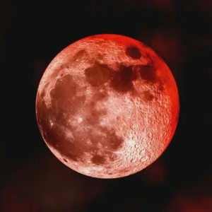 Eclipse lunar total tiñe la Luna de rojo y fue visible en América