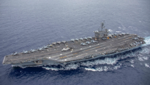 Ataque al USS Abraham Lincoln: Irán reporta impacto con misiles y el Pentágono lo niega