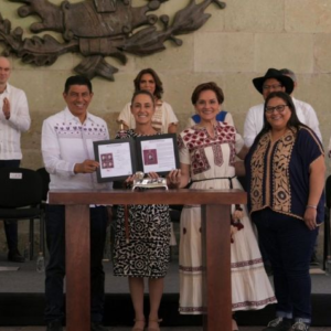 Sheinbaum reconoce a mujeres indígenas