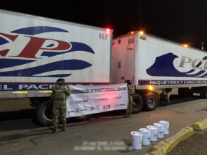 Marina asegura 100 litros de tolueno en puerto de Sinaloa