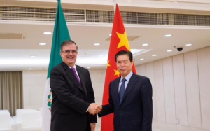 México defiende aranceles y descarta medidas contra China: Ebrard