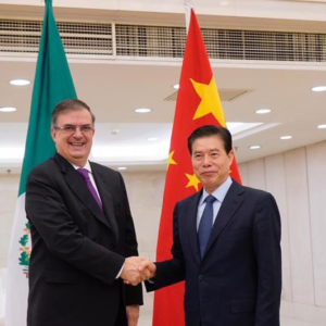 México defiende aranceles y descarta medidas contra China: Ebrard