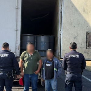 Aseguran tráiler con precursores químicos en Salamanca