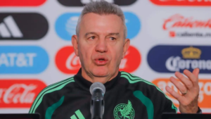 Aguirre aún sin certeza para definir alineación titular del Tricolor